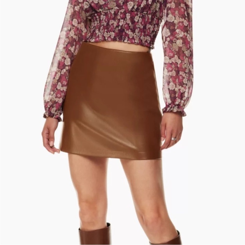 Wilfred Aritizia Classic Mini Skirt in Vegan Leather Cognac - US 10